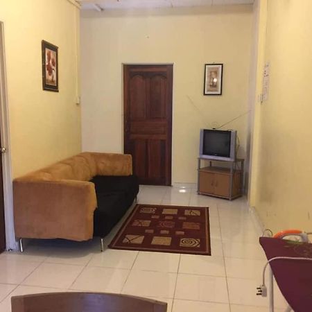 Trisya Homestay Kuala Terengganu Exterior photo